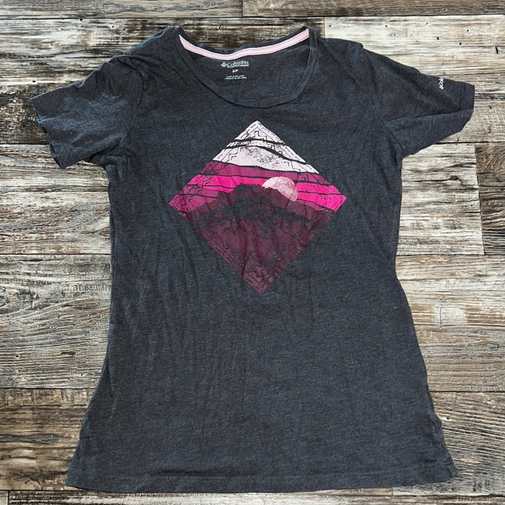 Fitted woman’s Columbia shirt